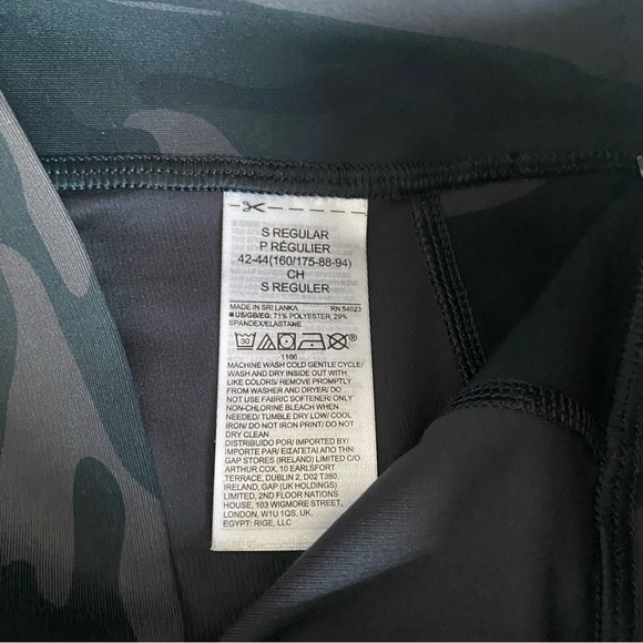 GapFit sculpt revolution Capri-length legging camo size small NWT - Picture 5 of 8